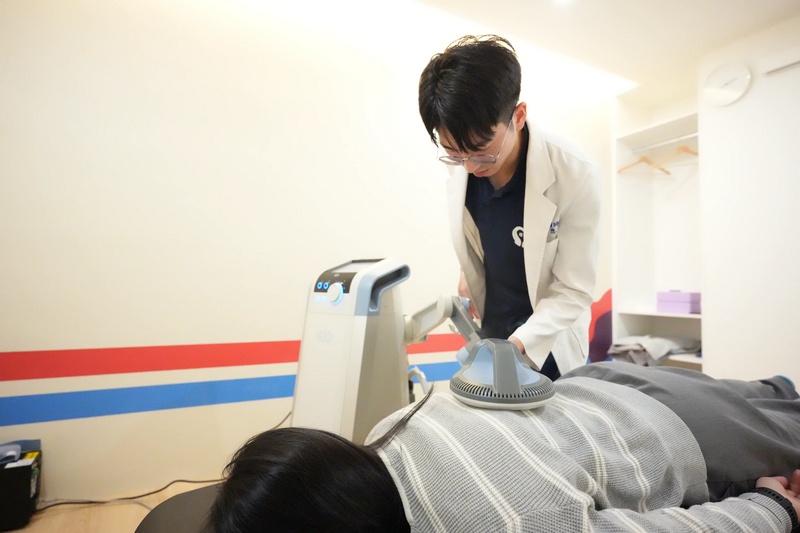 唯心運動醫療體系:引進高端自費物理治療儀器,利用SIS高強度超磁場科技精準放鬆深層肩頸組織