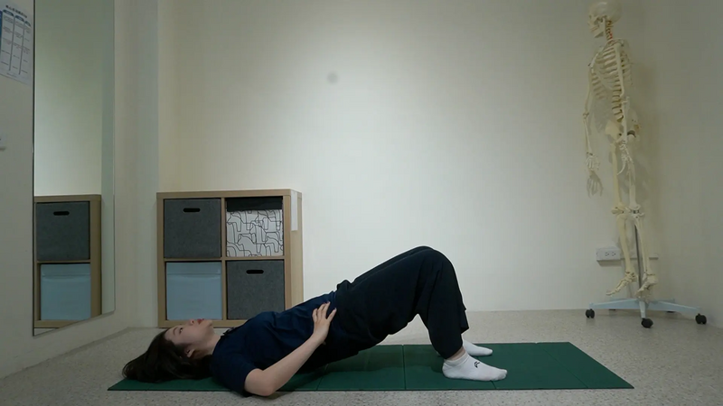 唯心運動醫療體系示範臀橋，改善骨盆前傾